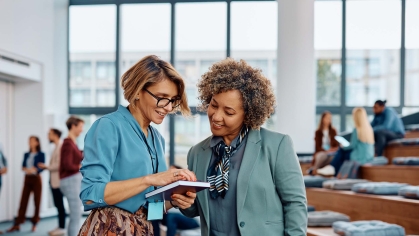 Teacher collaborating with student